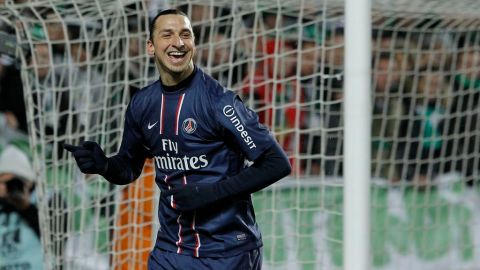 'Ibra' se sale con la suya. La agresión al mexicano Andrés Guardado no fue tan grave para la UEFA.