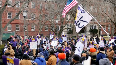 Los trabajadores manifestaron su postura.