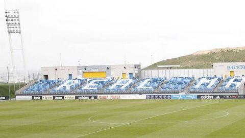 El estadio Alfredo di Stéfano en el complejo de Ciudad Real Madrid en Valdebebas, lucía desierto, pero a partir de hoy vuelve a la vida.