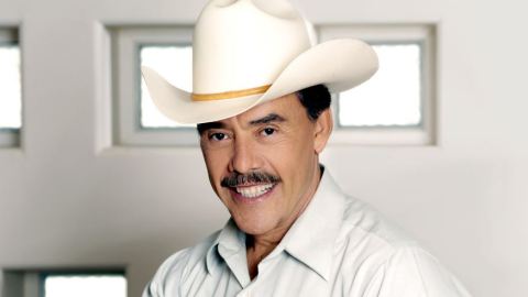 El cantante y productor guiará a los participantes de la segunda temporada de "Quiero ser grupero" en Azteca America.