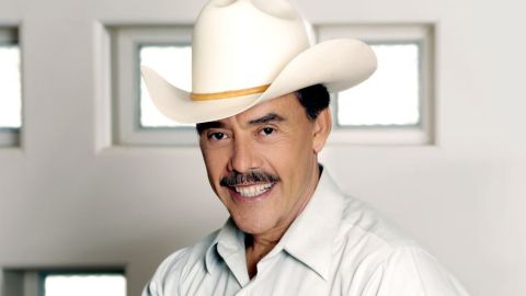 El cantante y productor guiará a los participantes de la segunda temporada de "Quiero ser grupero" en Azteca America.