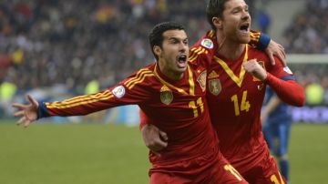 Pedro (izq.) celebra con Xavi Alonso el gol del triunfo español sobre Francia.