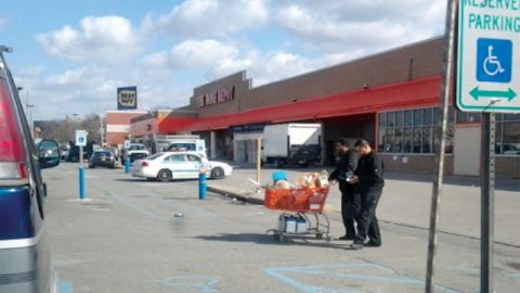 El estacionamiento de Home Depot en Queens, lugar donde han multado a   varios jornaleros que  buscaban empleo.