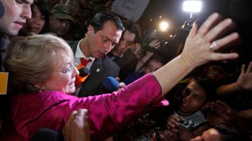 La expresidenta Michelle Bachelet escogió una barriada pobre para hacer el anuncio.