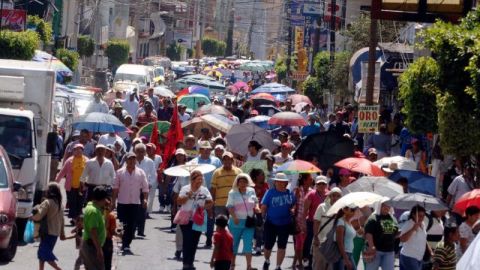 La Coordinadora Estatal de Trabajadores de la Educación de Guerrero (CETEG) amagó ayer a los diputados con continuar sus movilizaciones si no aprueban las reformas la Ley Estatal de Educación.