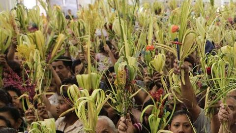 El Salvador vive con fervor los ritos religiosos.
