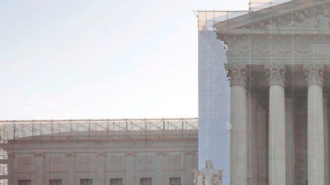 Manifestantes a favor de los matrimonios gay protestaban ayer frente a la Corte Suprema de Justicia en Washington.