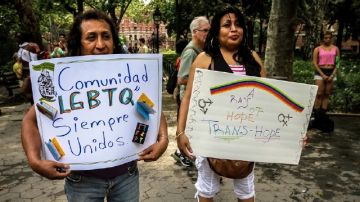 Un grupo protesta por los derechos de la comunidad transexual.