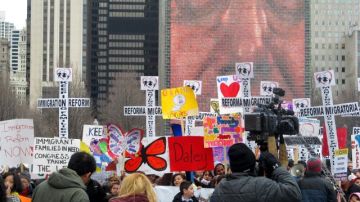 Marcha realizada ayer en Chicago en apoyo a la reforma migratoria.