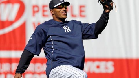 Vernon Wells, de los Yanquis, en un juego, este martes, ante los Astros de Houston.