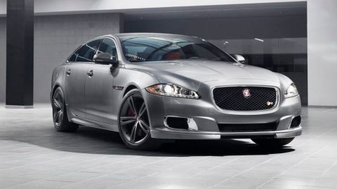 El Jaguar XJR puede ir de cero a 60 mph en 4,4 segundos.