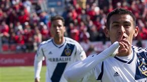 José Villarreal de LA Galaxy celebra el gol del empate en el minuto final contra Toronto FC.