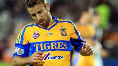 El español Luis García da la victoria a los Tigres con su tercer gol del campeonato.