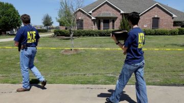Policía investiga en la casa del fiscal cerca de Forney, Texas.