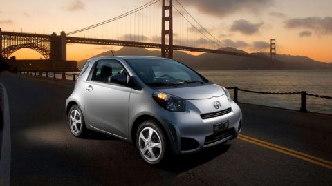 Scion iQ, el micro subcompacto gigante que Toyota ofrece para las ciudades congestionadas.