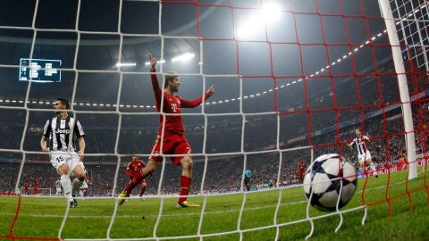 Thomas Müller sentenció el juego y el Bayern acaricia las semifinales de la Champions.