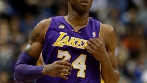 Kobe Bryant declaró que está decidiendo si seguirá jugando o se retirará.