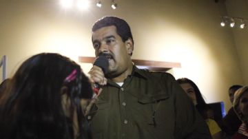 El candidato del chavismo a las elecciones, Nicolás Maduro, participa  durante una actividad con jóvenes.