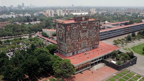 Las personas que entraron al recinto prohibieron el ingreso esta mañana del personal administrativo, así como de estudiantes y profesores a la casa de estudios ubicada en las calles de San Pedro y Cuahutémoc.