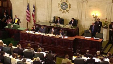 Existe oposición entre algunos legisladores a llevar adelante la reforma, como quedó demostrado después de que la madrugada del martes el Senado rechazara el proyecto que le llegó de la cámara baja.