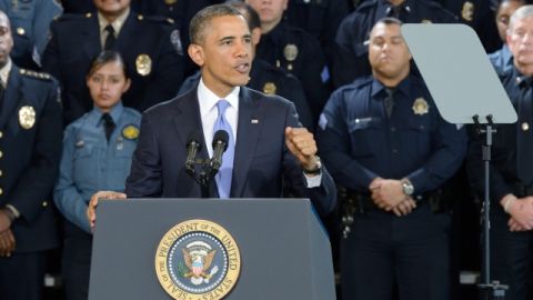 Obama hablaba sobre el control de armas, ayer, en Denver.