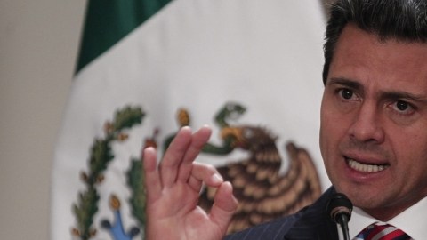 El presidente Enrique Peña Nieto recortó millones de dólares a diversos programas de atención a la migración, incluso desapareció el Fondo de Apoyo a los braceros.