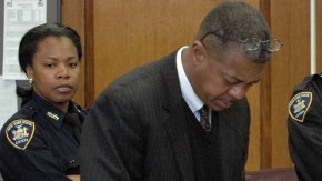 Byron White, alias Butta B, es uno de los miembros de la pandilla Whoadey que fue acusado ayer por el fiscal de Manhattan, de conspiración para cometer un asesinato, asalto y posesión criminal de un arma, entre otros cargos.