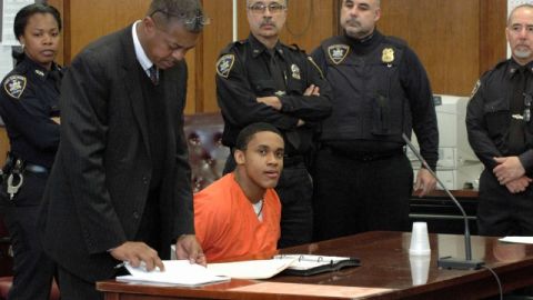 Byron White, alias Butta B, es uno de los miembros de la pandilla Whoadey que fue acusado ayer por el fiscal de Manhattan, de conspiración para cometer un asesinato, asalto y posesión criminal de un arma, entre otros cargos.
