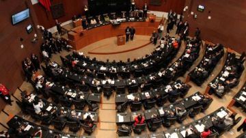 El Senado mexicano analiza la ley para mejorar la eficacia de los consulados en el exterior.