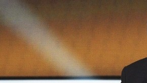 El presidente de la FIFA, Joseph Blatter, se ha visto abrumado por diversos  actos de  corrupción que debe de investigar.