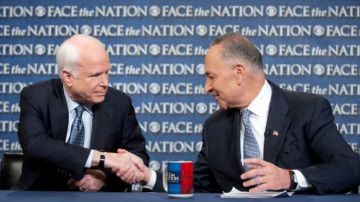 Los senadores John McCain y Chuck Schumer, durante la entrevista en "Face the Nation".
