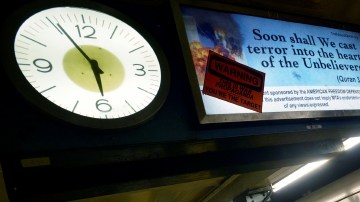 Se hicieron más  frecuentes y claras las advertencias durante el fin de semana para permanecer detrás de la línea amarilla.