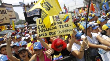 Los venezolanos acompañaron ayer  al candidato a la Presidencia del país, el opositor Henrique Capriles, en el principal acto de su campaña electoral con miras a los  próximos comicios del 14 de abril, en Caracas.