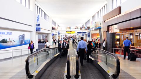 Interior del  Aeropuerto Internacional Newark Liberty