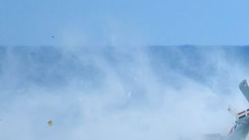Momento en el que un avión de la Fuerza Aérea Dominicana cae en las aguas del mar Caribe, mientras participaba en el "Show Aéreo del Caribe".