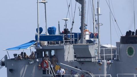 La nave, como se observa en la imagen, quedó inservible.