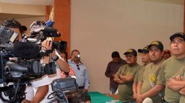 Integrantes de la Policía Comunitaria ofrecieron una conferencia de prensa para ofrecer su respaldo al movimiento magisterial que se ha convertido en el Movimiento Popular de Guerrero (MPG).