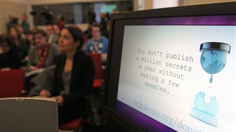 WikiLeaks agrupó los documentos en una base de datos abierta al público en internet.