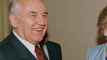 Mijaíl Gorbachov y Margaret Thatcher en un encuentro en la fundación Gorbachev en Moscú en julio de 1993.