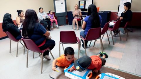 El programa federal WIC ofrece educación a las mujeres participantes para evitar la obesidad infantil.