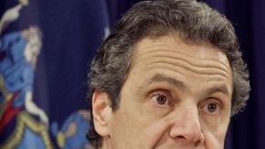 Cuomo (izquierda) junto al Fiscal General de Manhattan, Cyrus R. Vance Jr., en una conferencia de prensa celebrada hoy.