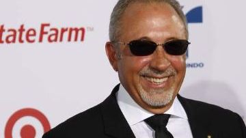 Emilio Estefan está feliz de que las grandes cadenas se interesen en el mercado latino.