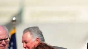 El legislador Luis Gutiérrez se unió a miles de personas que se congregaron frente al Capitolio para demandar al Congreso de Estados Unidos la aprobación de una reforma migratoria.