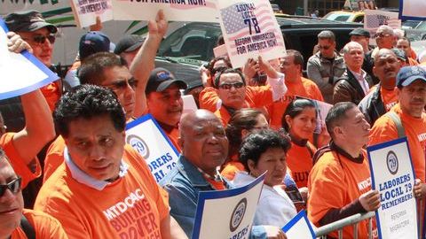 Con mariachis agradecieron en Manhattan los esfuerzos de los congresistas a favor de la reforma migratoria.