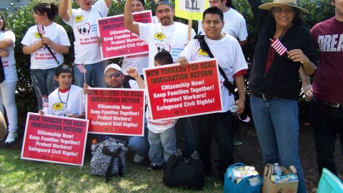 Tras un viaje de cuatro horas, desde la Ciudad de Nueva York a Washington D.C., los inmigrantes tenían entusiasmo para repartir.