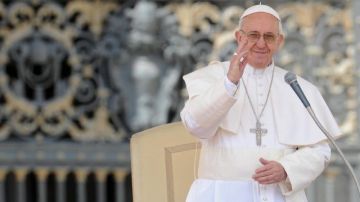 El papa Francisco preside la audiencia general de los miércoles en la Plaza de San Pedro del Vaticano.