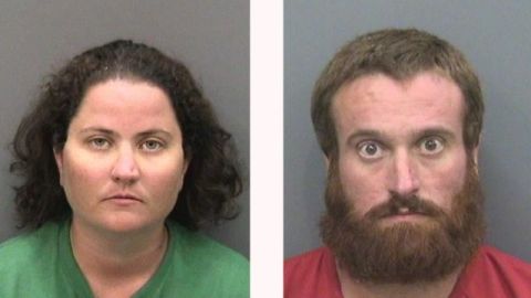 Sharyn Patricia (izquierda) y, su esposo, Joshua Michael Hakken,el matrimonio estadounidense acusado de secuestrar la semana pasada a sus dos hijos en Tampa y huir a Cuba en una embarcación.