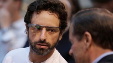 El cofundador de Google, Sergey Brin, utilizó las Google Glass durante una presentación del producto.