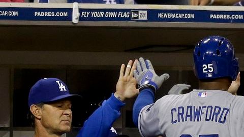 Carl Crawford celebra su cuadrangular.