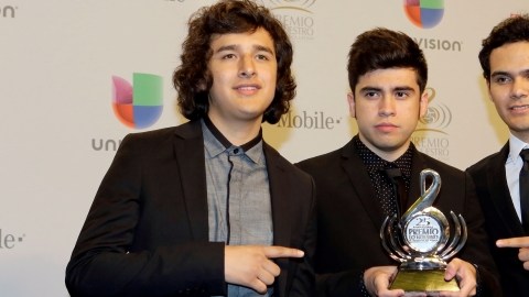 3Ball MTY  durante la reciente entrega de Premio Lo Nuestro en la que ganaron uno de los galardones.